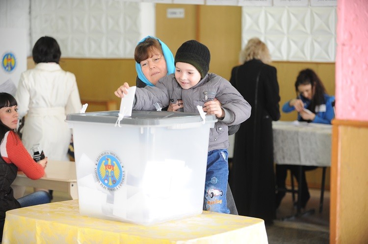 Moldovenii și-au redobândit dreptul de a alege președintele prin vot direct