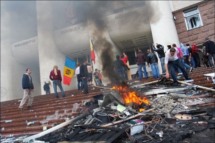 Revolta tinerilor contra regimului comunist - 7 aprilie 2009