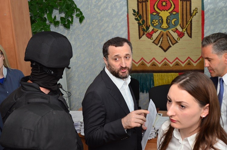 Vlad Filat și procurorul Adriana Bețișor în ajunul pronunțării sentinței / FOTO: Report.md