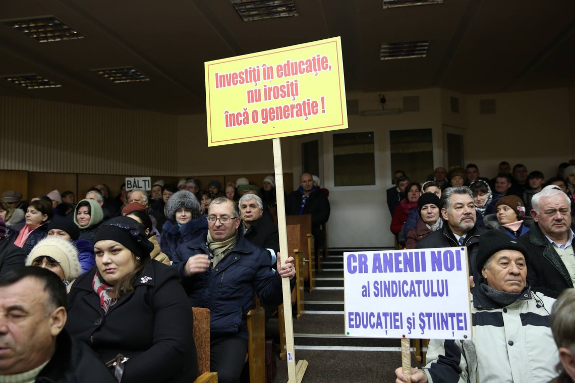 Înainte să fie lăsați la protest, șefii sindicatelor i-au convocat pe profesorii protestatari la o consfătuire pentru a-i cuminți / FOTO: Report.md