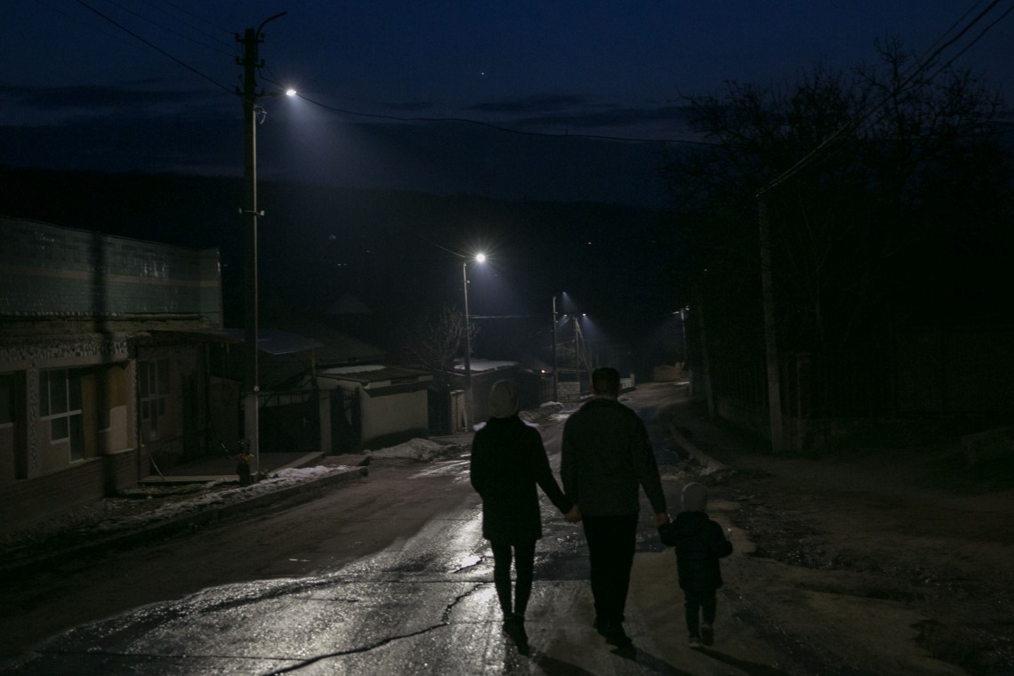 Stradă din satul Scoreni, iluminată din bani europeni / FOTO: Report.md