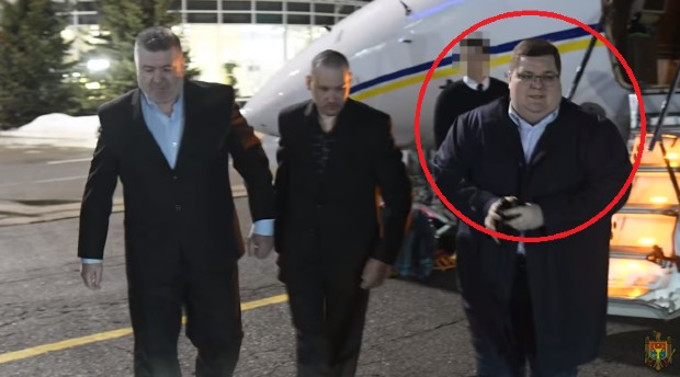 Igor Ceaika și piloții moldoveni pe aeroport, în Moscova / FOTO: realitatea.md