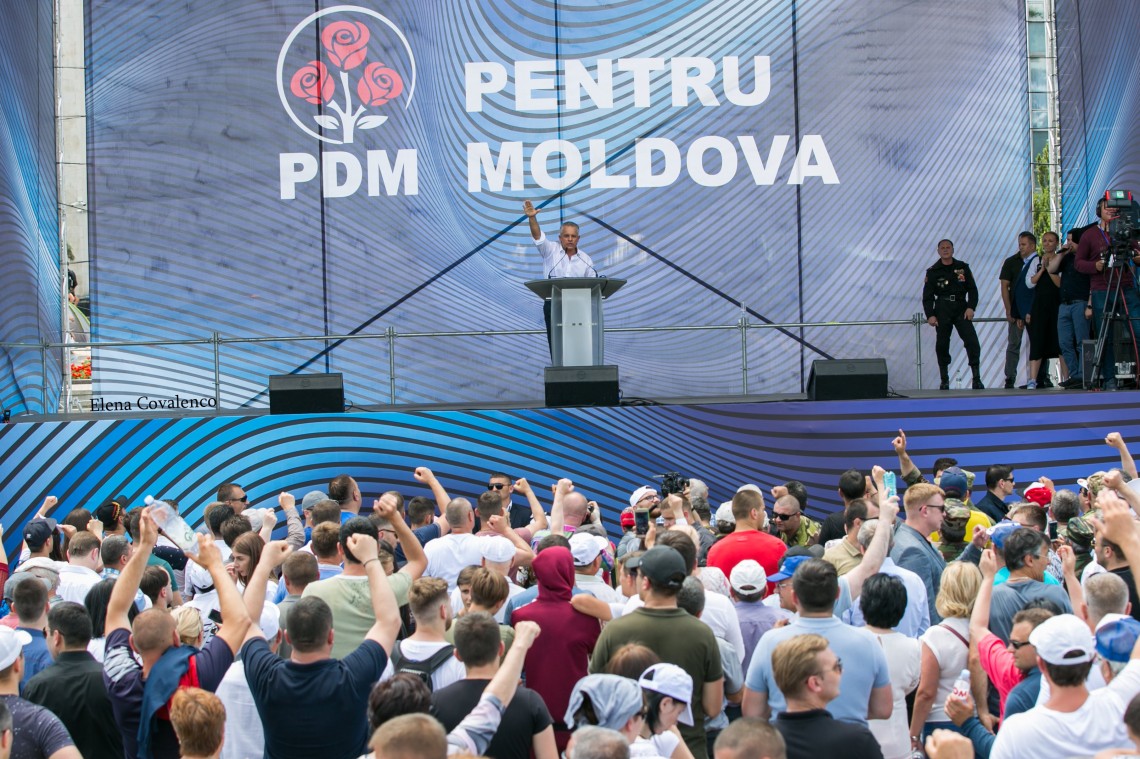 Protestele PDM din iunie 2019. Între timp, 6 deputați, inclusiv finul lui Plahotniuc - Andrian Candu, au părăsit PDM și au anunțat un nou proiect politic pe care l-au numit „Pro Moldova”